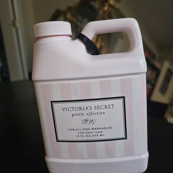 EXTREMRLY RARE vintage Victorias Secret Intimates Detergent. - Picture 6 of 6